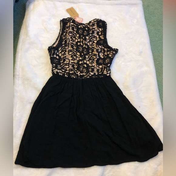 NWT Blu Pepper Women’s Lace Mini Formal Dress - Picture 2 of 16